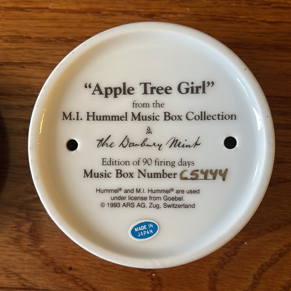 Vintage M.I. Hummel 'Apple Tree Girl' Porcelain Keepsake Music Box #C5444 - Picture 4 of 6